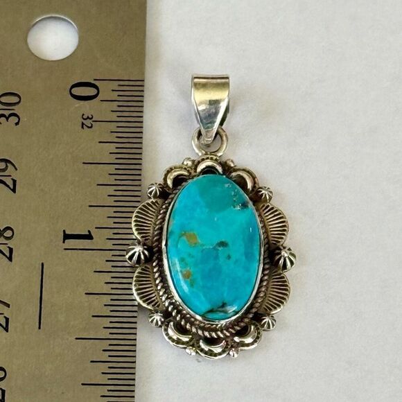 Vintage Estate Turquoise Necklace Pendant Unique Oval Framed Sterling Silver - Picture 5 of 5